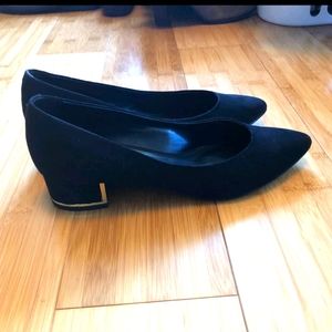 Charles & Keith Black Suede Pump Sz 38 Gold Heel